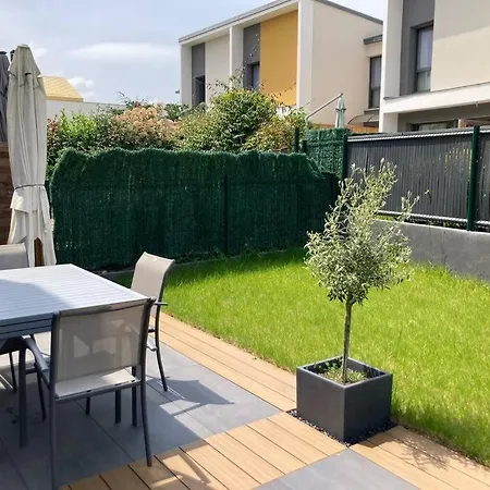 Apartment Maison Proche De Versailles